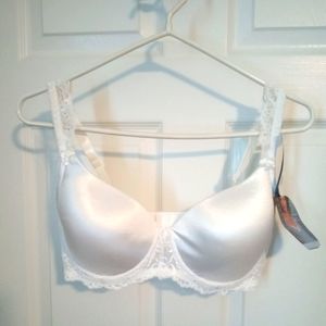 NWT Wonderbra Full Figure Bra
